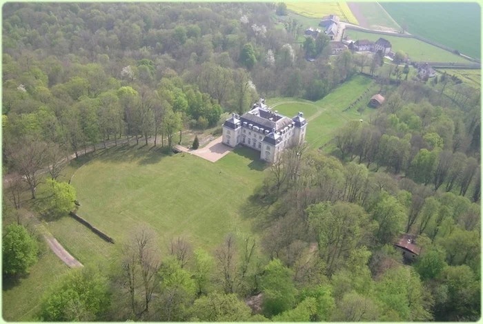 Façade principale du Château du Buisson de May